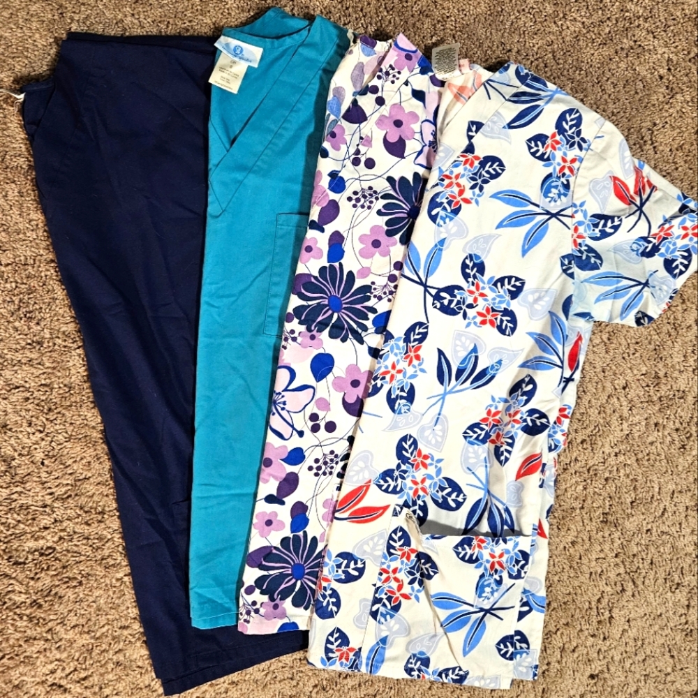 Scrub top bundle of 4